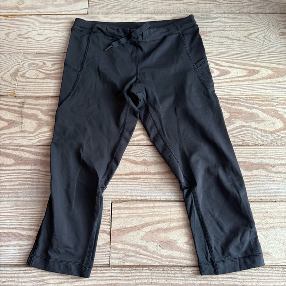Lululemon on the fly cropped leggings size 6 - Picture 1 of 3